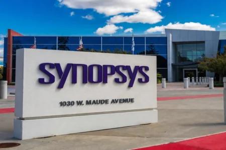 新思科技(SNPS)停止制造软件业务、聚焦AI芯片技术，股价应声下跌