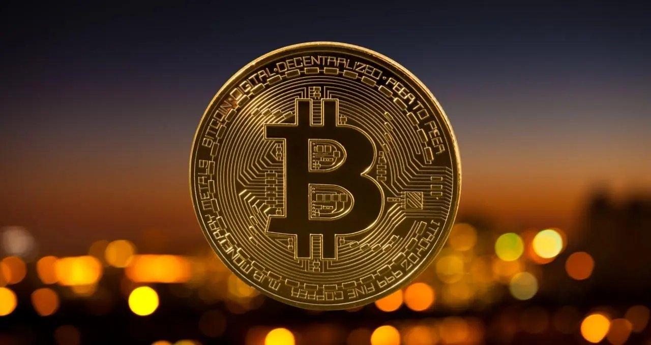 沉眠八年的比特币巨鲸苏醒，转移价值3.827亿美元的BTC