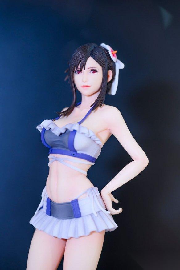 双女神登场 最终幻想7 蒂法泳装、爱丽丝雕像亮相
